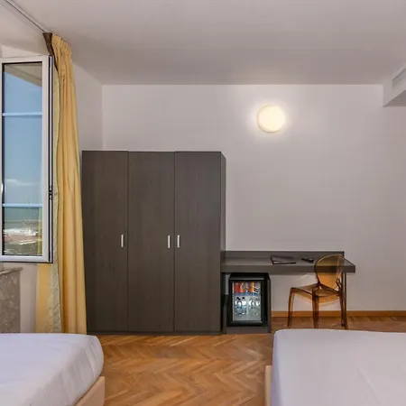 Szálloda Tirreno Marina di Massa